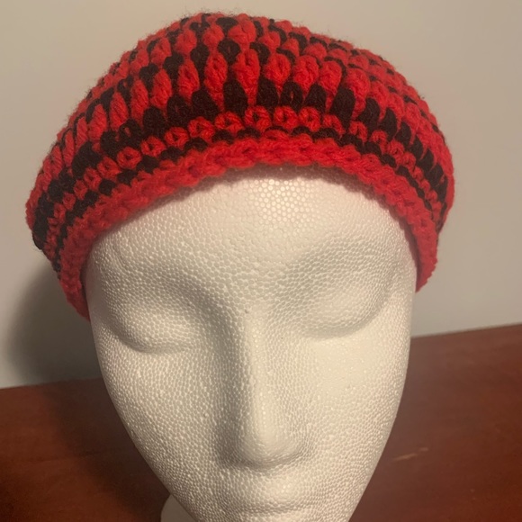 Crown in Red & Black - Picture 3 of 9